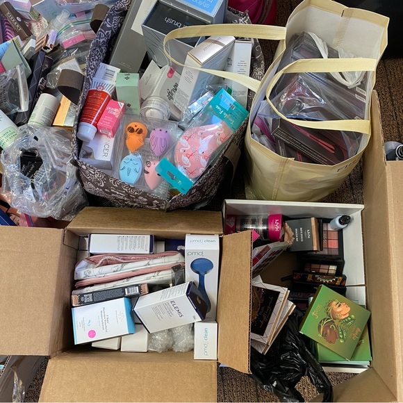 MYSTERY BOX ❤️CURATED❤️Beauty SKINCARE MAKEUP HAIRCARE BATH SPA $277-$299 MSRV - Picture 10 of 16